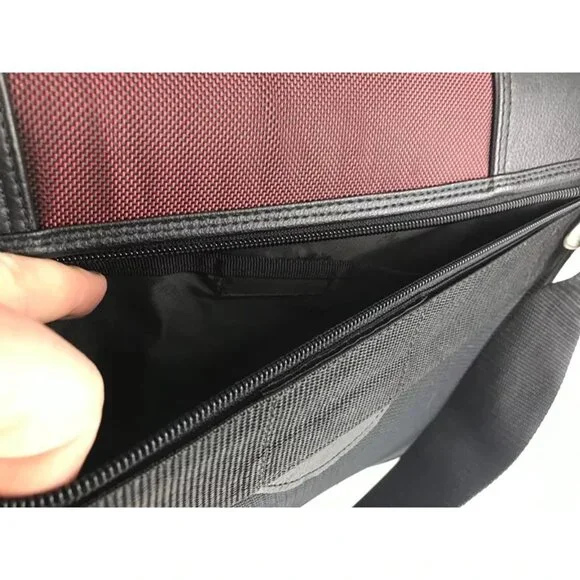 Mobile Edge Unisex Adult Black Burgundy Bring It On Inner Pockets Messenger Bag